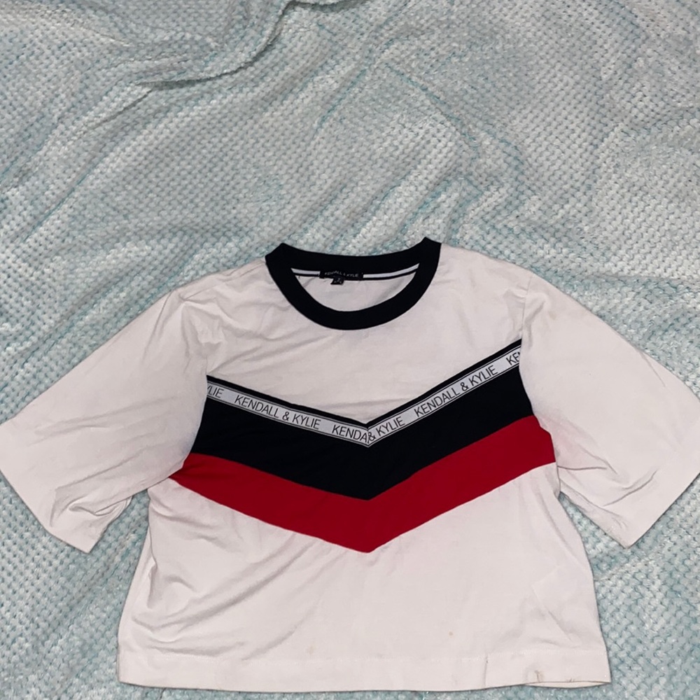 Kendall and Kylie cropped tee shirt (M)